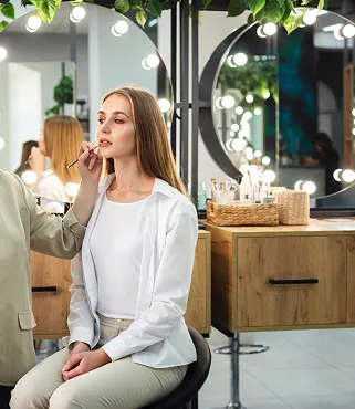 Beauty service - Makeup application
